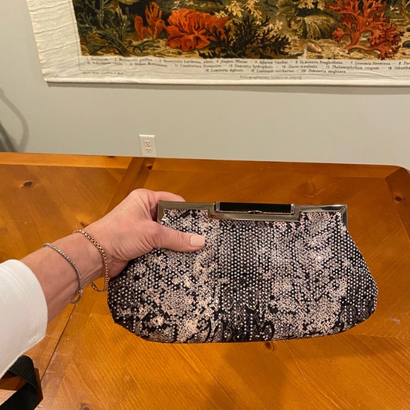 Cache, like New - Picture 8 of 9